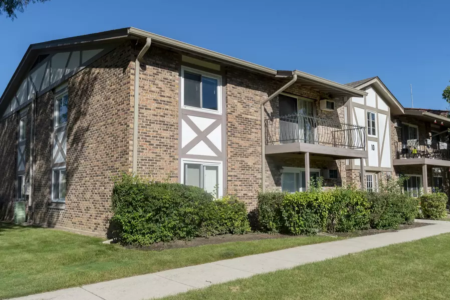 9S025 Lake DR #10-208, Willowbrook, IL 60527