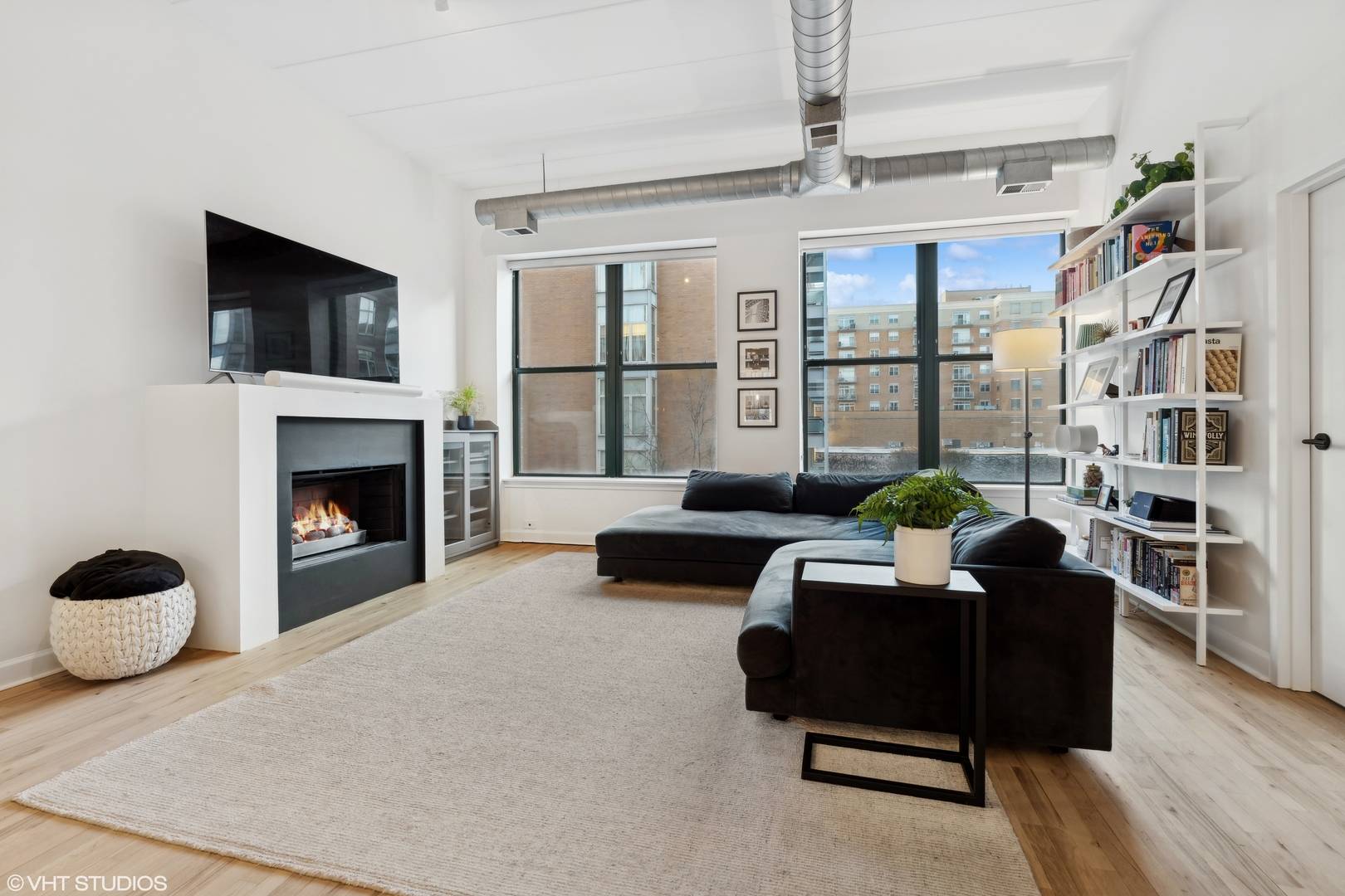 Chicago, IL 60607,936 W Madison ST #3E