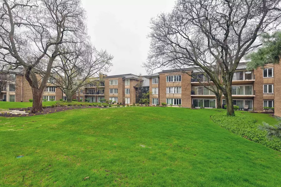 2 Oak Brook Club DR #B209, Oak Brook, IL 60523