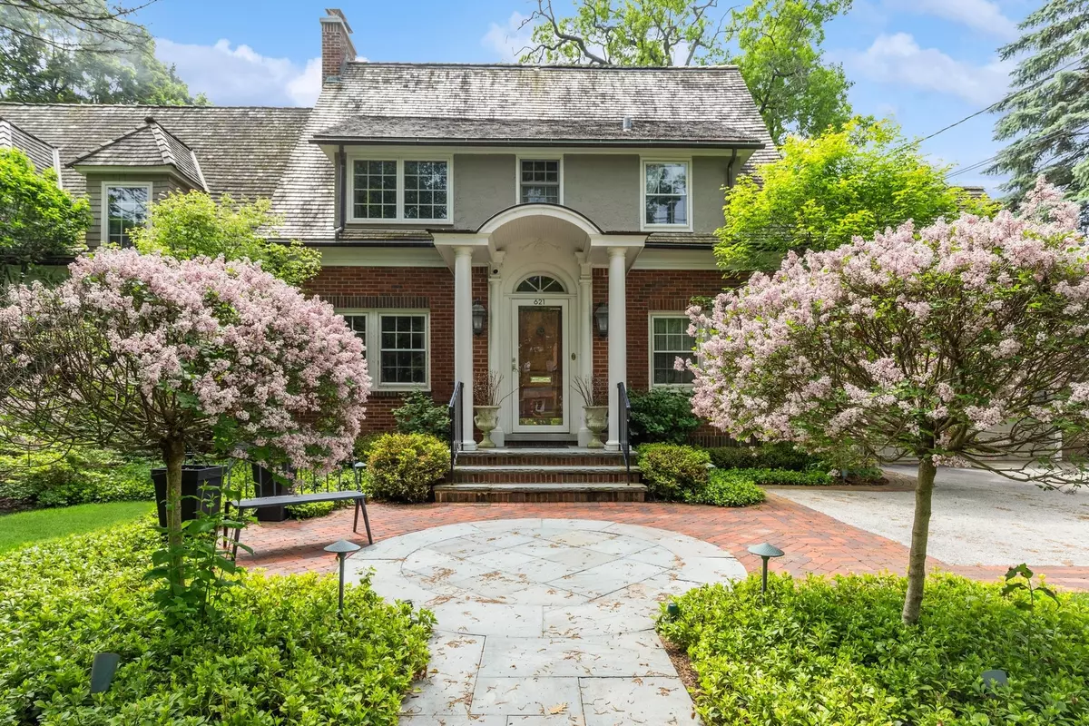 Lake Bluff, IL 60044,621 E Prospect AVE