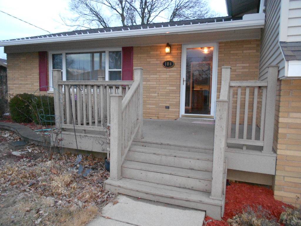 Roanoke, IL 61561,104 N Howard ST