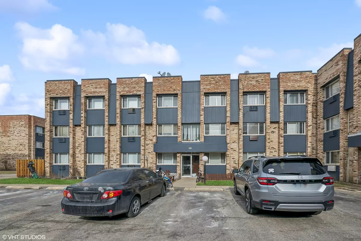 Chicago, IL 60656,8623 W FOSTER AVE #3A