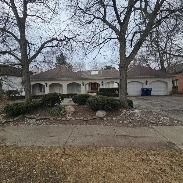 2540 Queens WAY, Northbrook, IL 60062