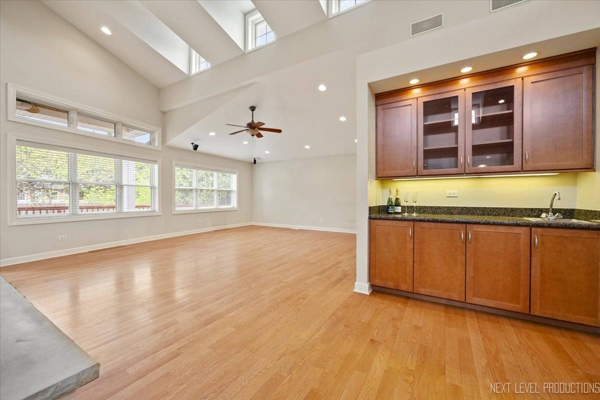 Western Springs, IL 60558,4830 Wolf RD
