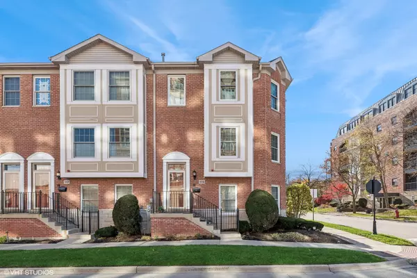 Arlington Heights, IL 60005,115 E Sigwalt ST #1A