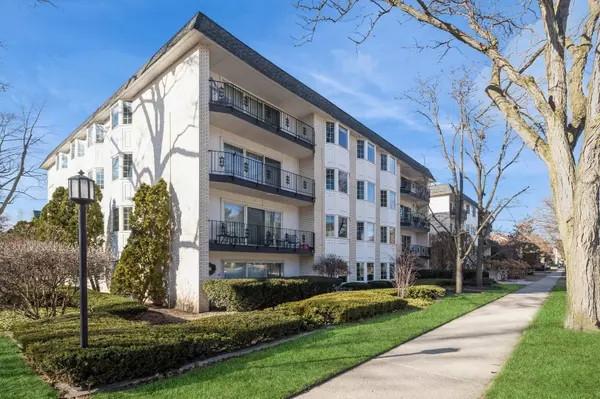 Wilmette, IL 60091,701 Ridge RD #3A