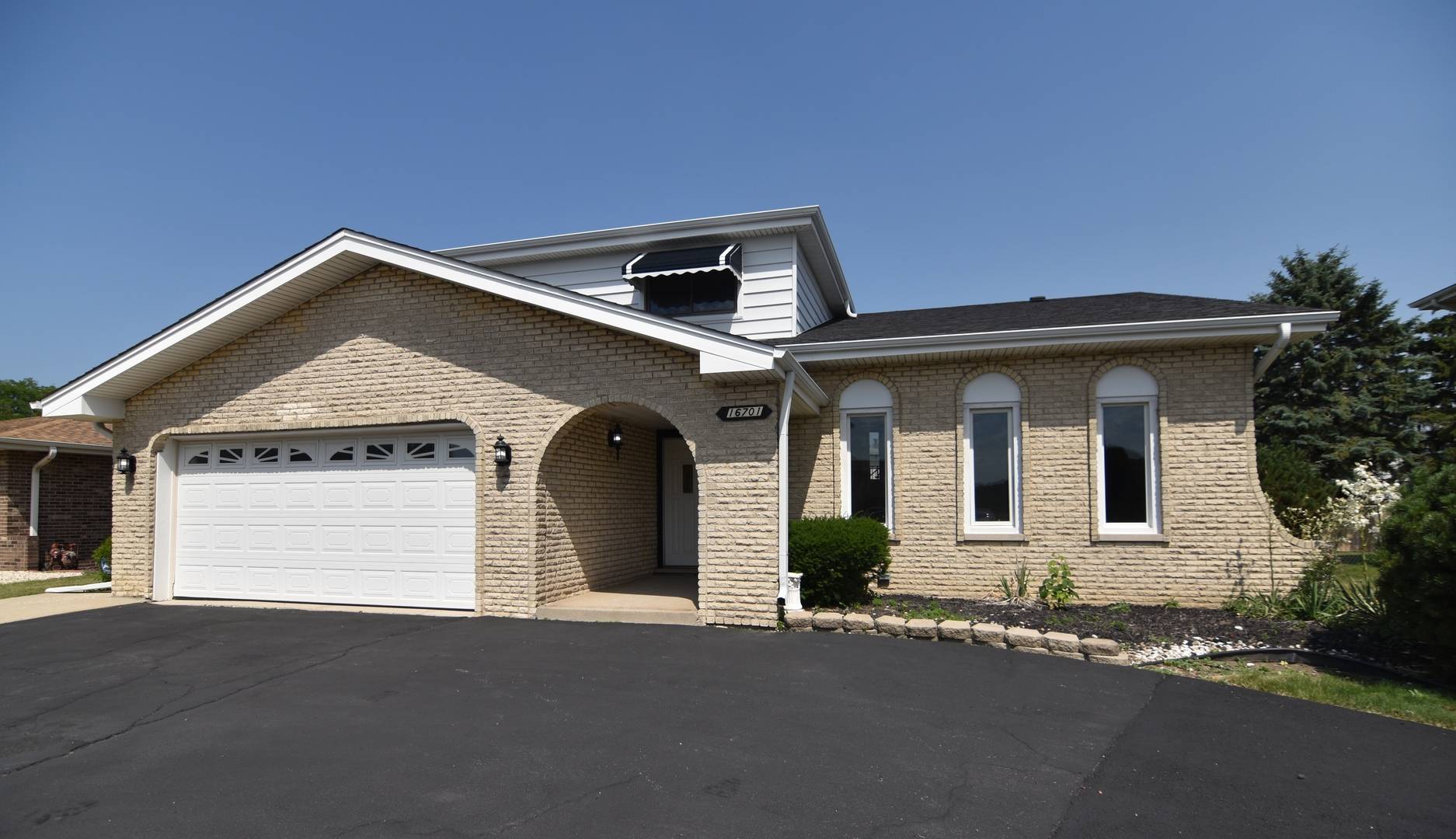 16701 Clyde AVE, South Holland, IL 60473