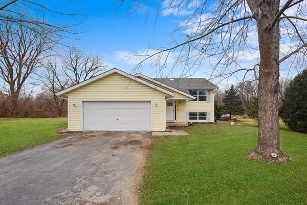 105 Constitution DR, Poplar Grove, IL 61065