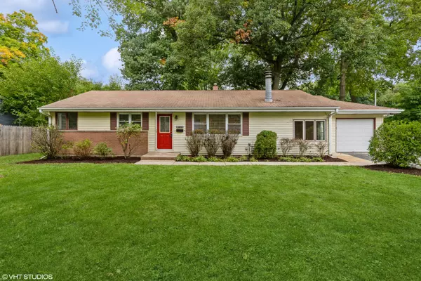 16070 W Des Plaines DR, Libertyville, IL 60048