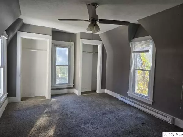 Carthage, IL 62321,804 E Main