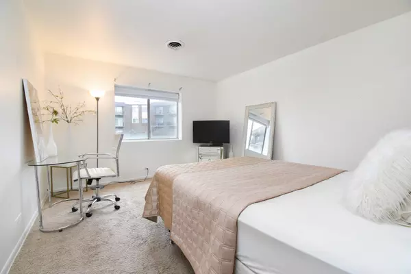 9820 S Pulaski RD #102 Oak Lawn, IL 60453