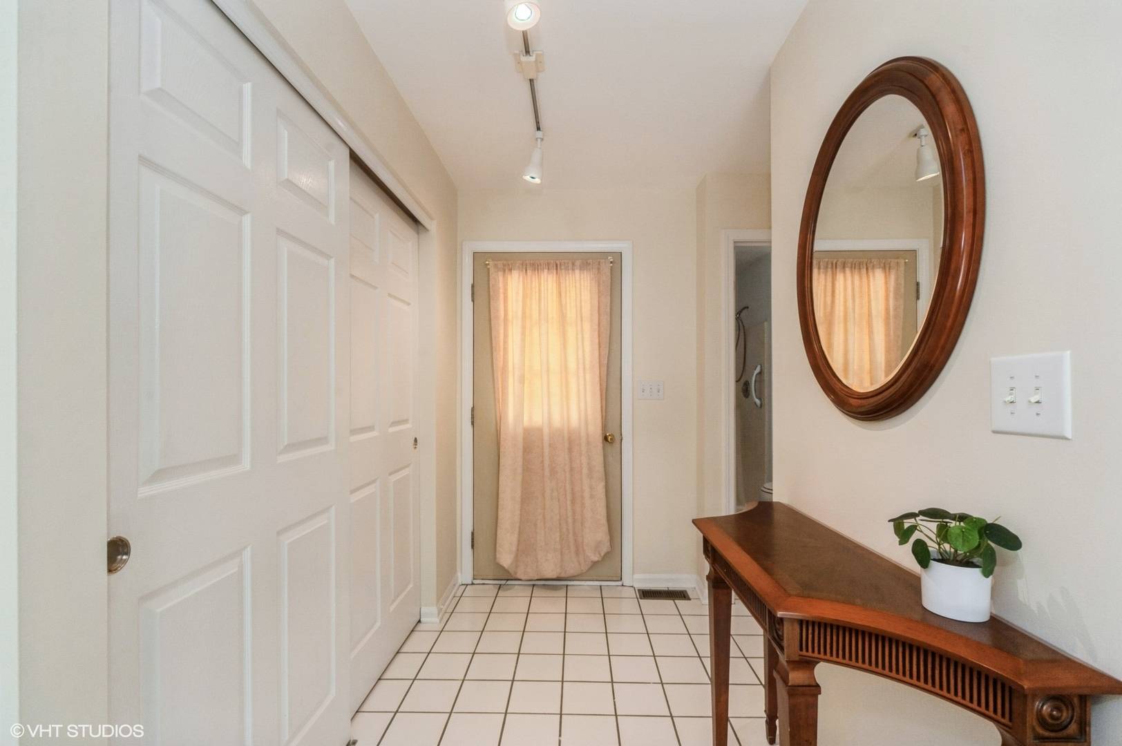 Libertyville, IL 60048,16926 W Serranda DR