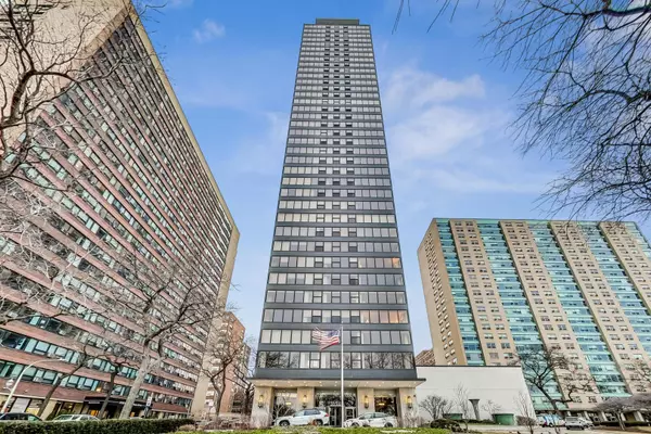 3150 N Lake Shore DR #8F, Chicago, IL 60657