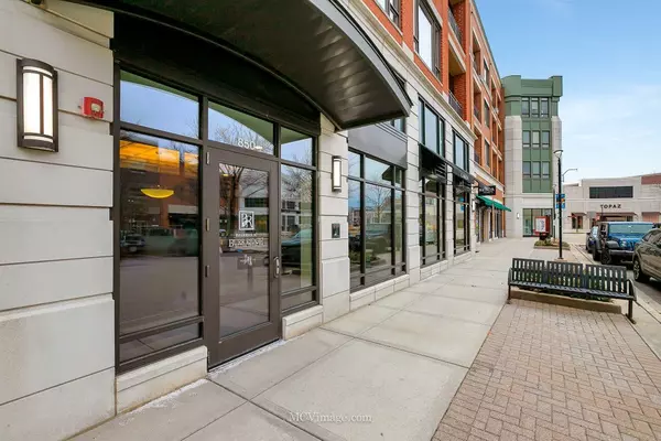 Burr Ridge, IL 60527,850 VILLAGE CENTER DR #311
