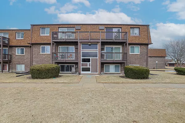 113 Boardwalk PL #2E, Elk Grove Village, IL 60007