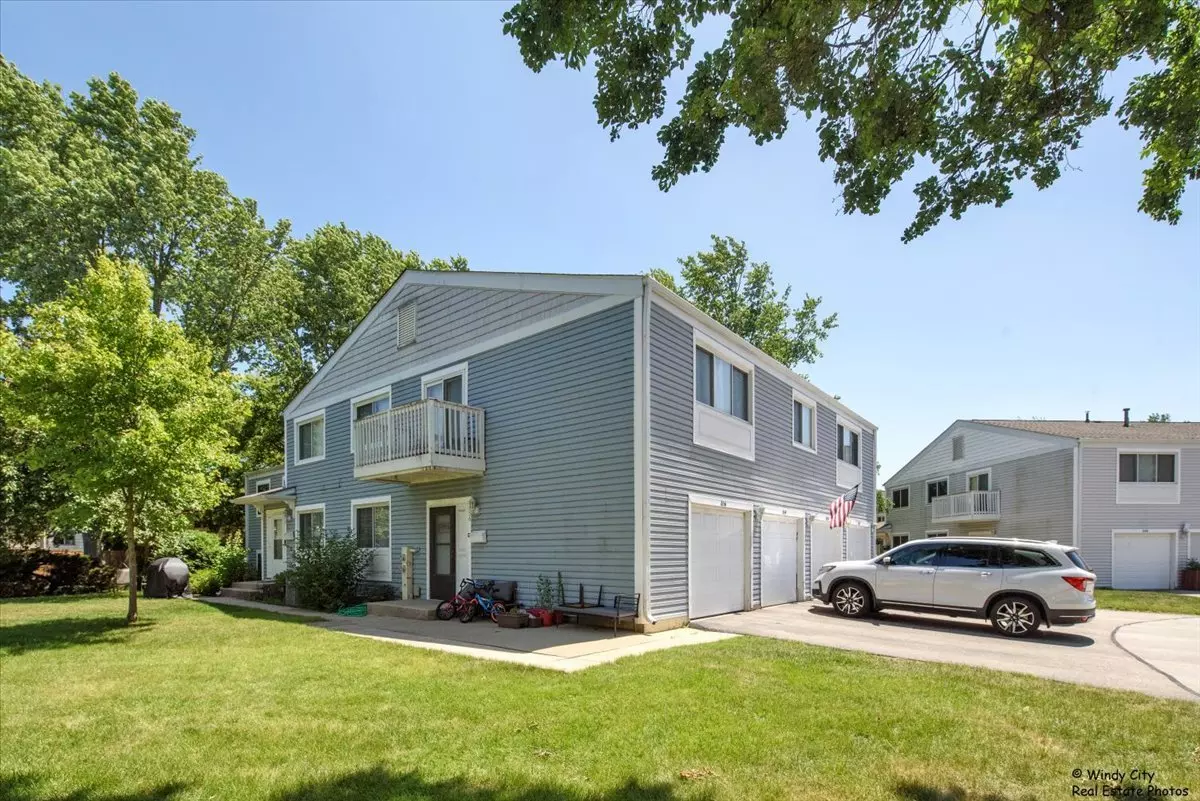 Wheeling, IL 60090,854 Cambridge PL #128C