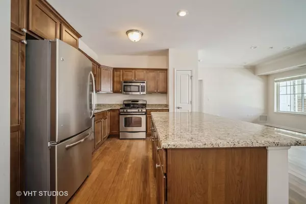 Northbrook, IL 60062,2220 Founders DR #116