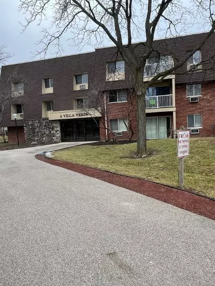 4 Villa Verde DR #303, Buffalo Grove, IL 60089