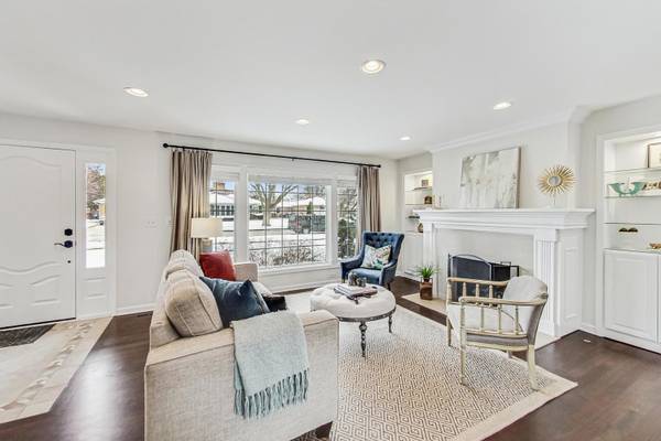 Mount Prospect, IL 60056,516 S See Gwun AVE