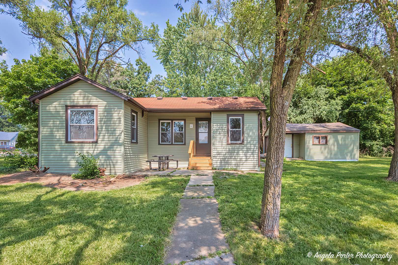 Round Lake Beach, IL 60073,1501 Round Lake DR
