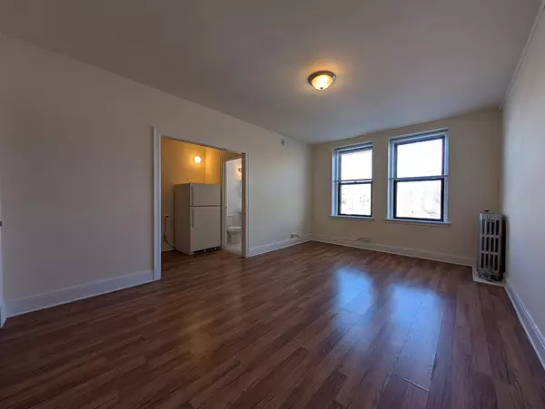 Chicago, IL 60647,3335 W Diversey AVE #131