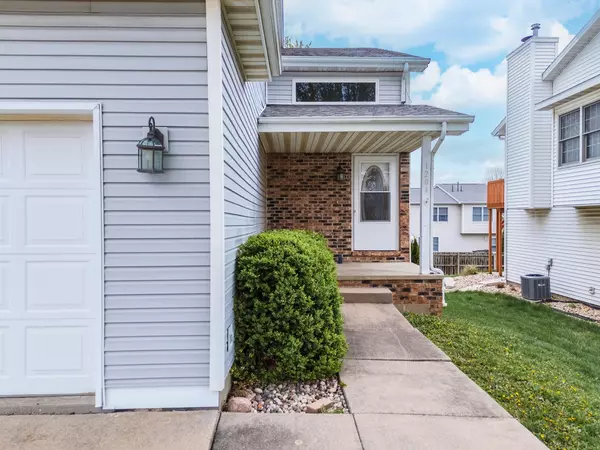 Normal, IL 61761,1204 Henry ST