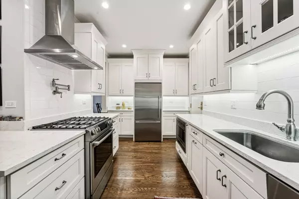 Chicago, IL 60657,3100 N Sheridan RD #6E