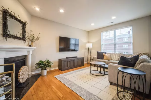 Arlington Heights, IL 60004,829 E Hamlin LN