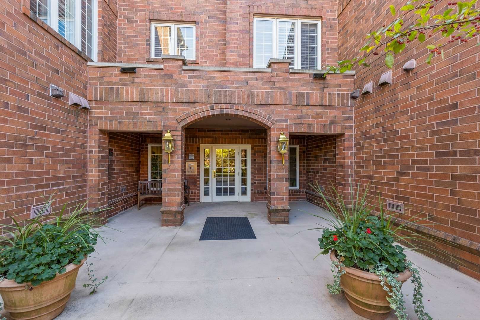 122 Regent Wood RD #122, Northfield, IL 60093