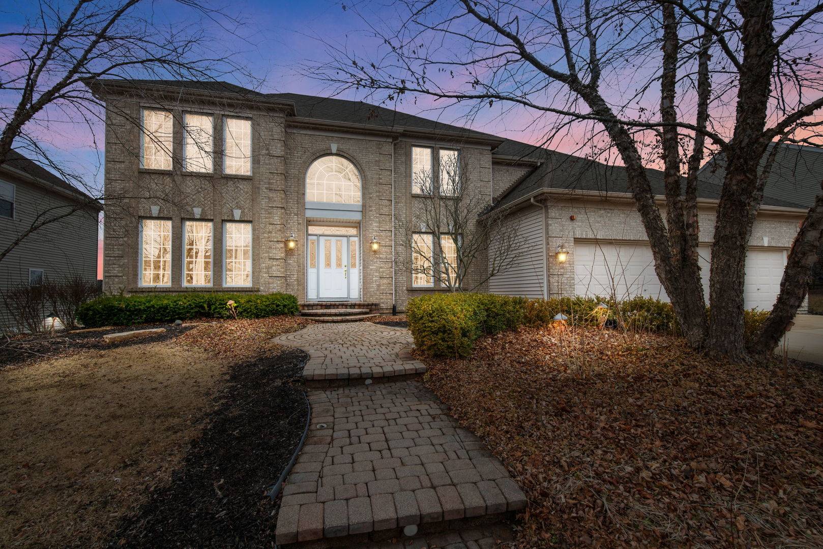 1338 Maple CIR, West Dundee, IL 60118