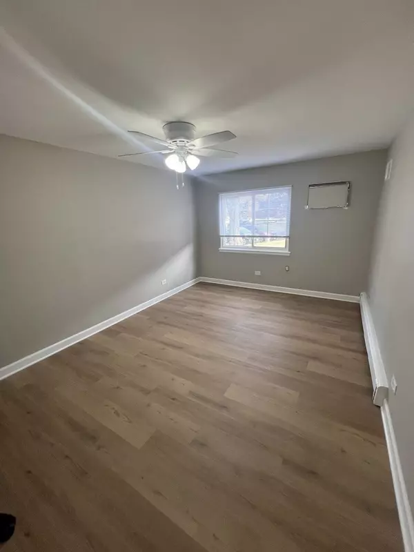Willowbrook, IL 60527,9S110 Lake DR #14-107