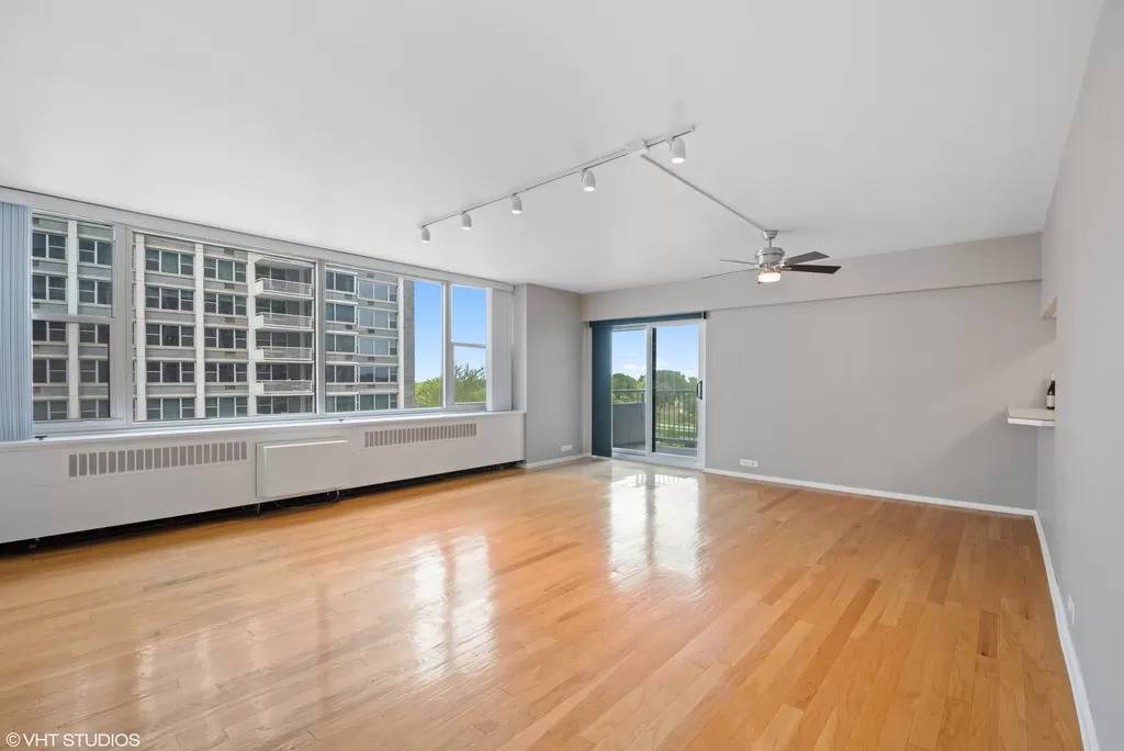 Chicago, IL 60613,4250 N Marine DR #709