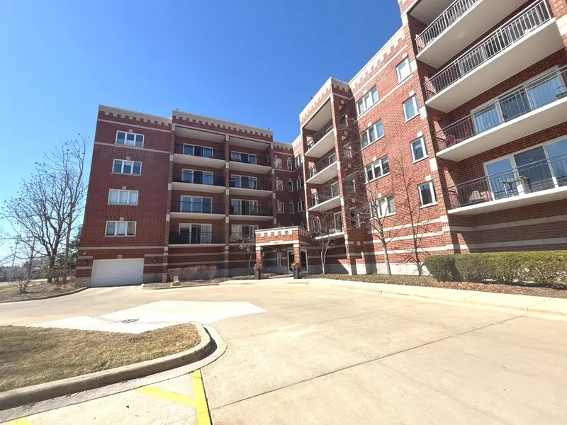 455 W Front ST #2-208, Wheaton, IL 60187