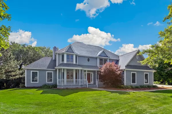 301 Fieldstone LN, Dixon, IL 61021