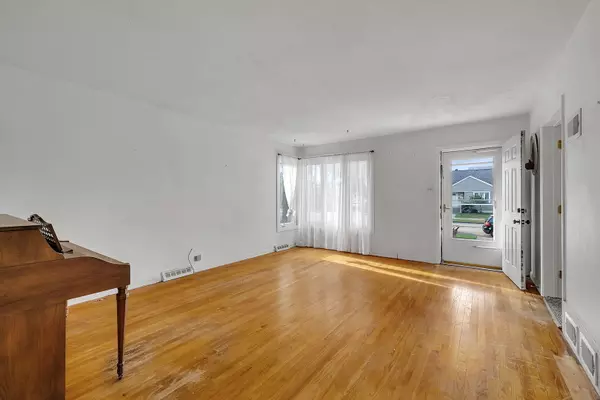 Chicago, IL 60655,3723 W 104th ST