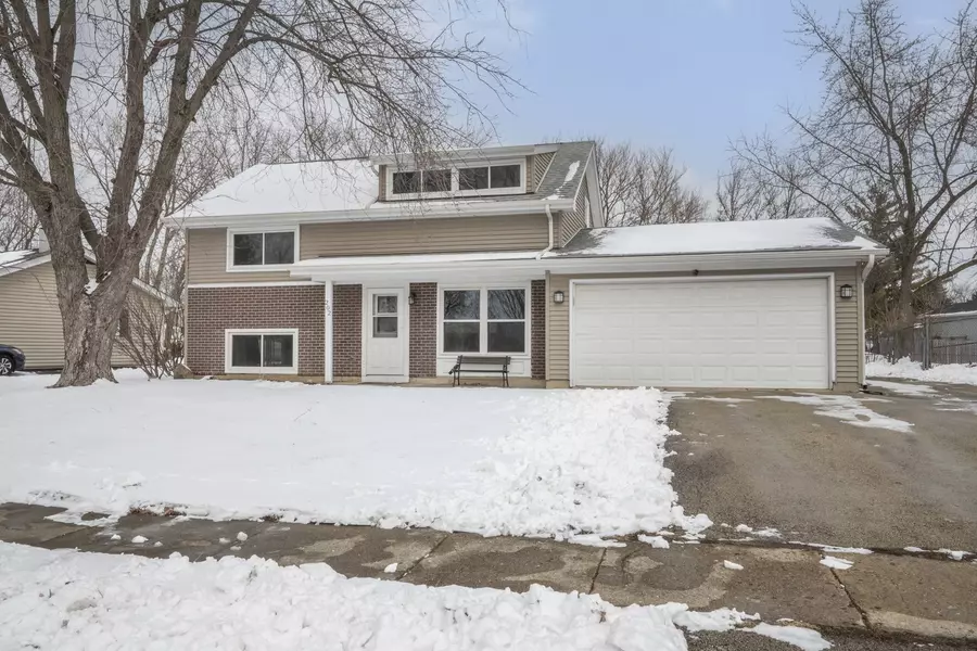 202 Lafayette DR, Bolingbrook, IL 60440