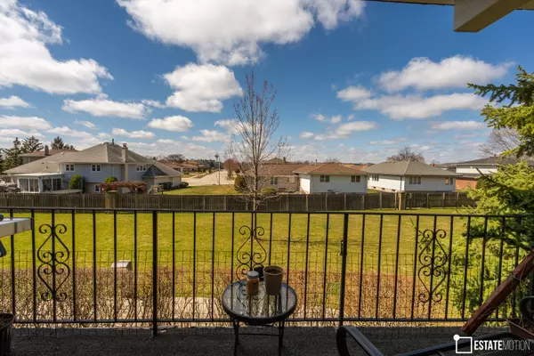 Orland Park, IL 60462,15720 Lake Hills CT #1N