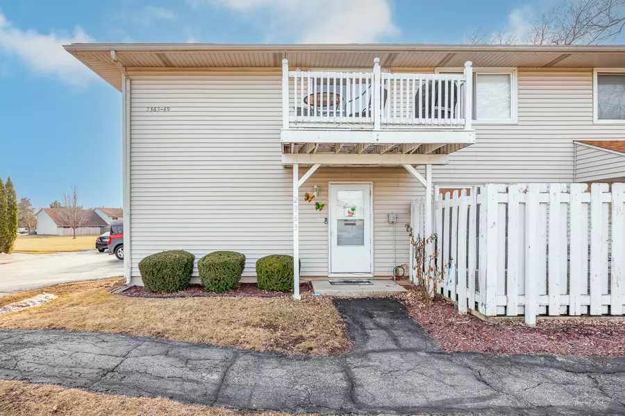 2363 Carnation DR #301D, Crest Hill, IL 60403