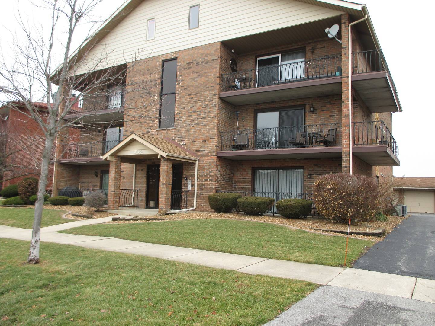 8130 169th ST #2W, Tinley Park, IL 60477