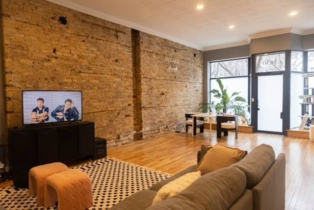 Chicago, IL 60613,3826 N Ashland AVE