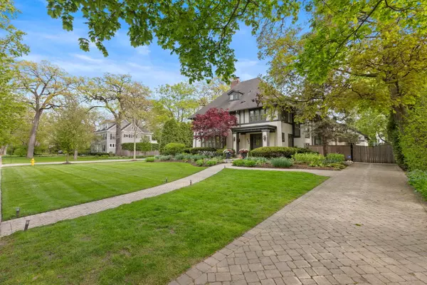 Winnetka, IL 60093,600 Ash ST