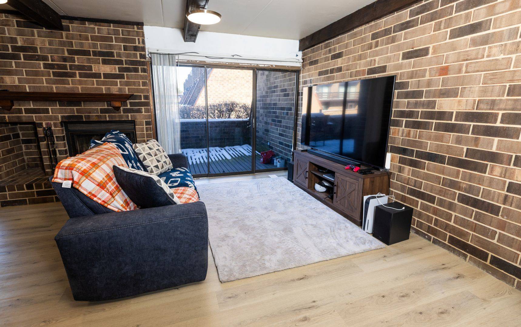 Elgin, IL 60120,902 Kenneth CIR #6