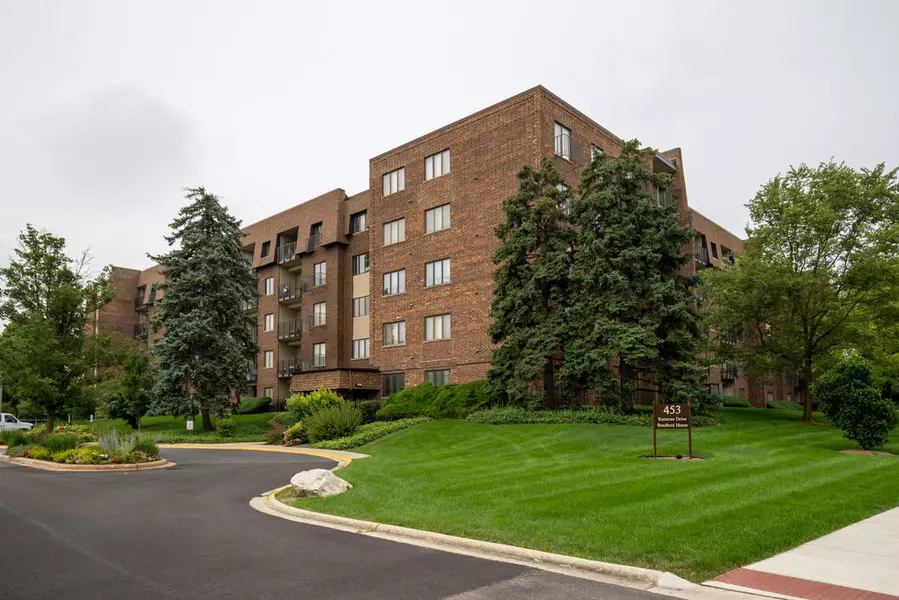 453 Raintree DR #3P, Glen Ellyn, IL 60137