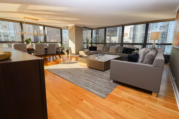 Chicago, IL 60601,360 E Randolph ST #2205