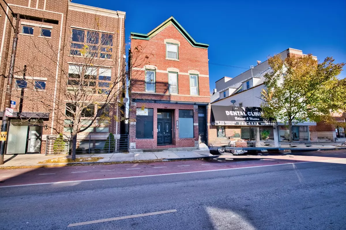 Chicago, IL 60618,2310 W Belmont AVE