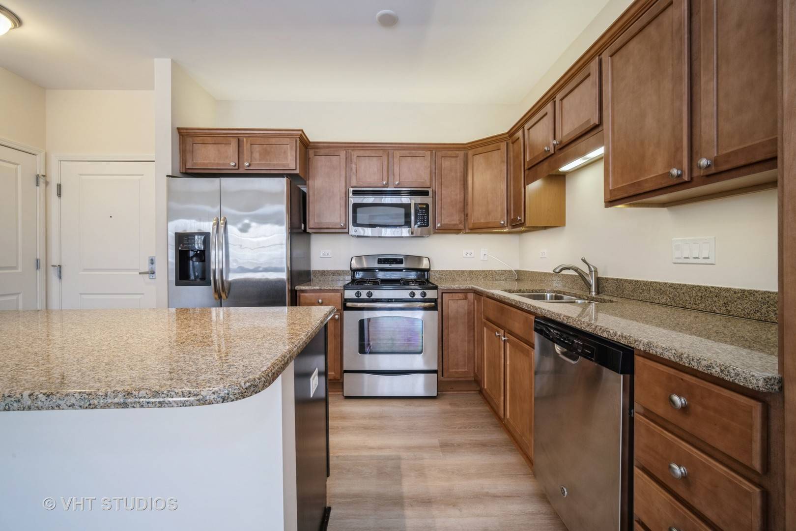 Northbrook, IL 60062,2220 Founders DR #103