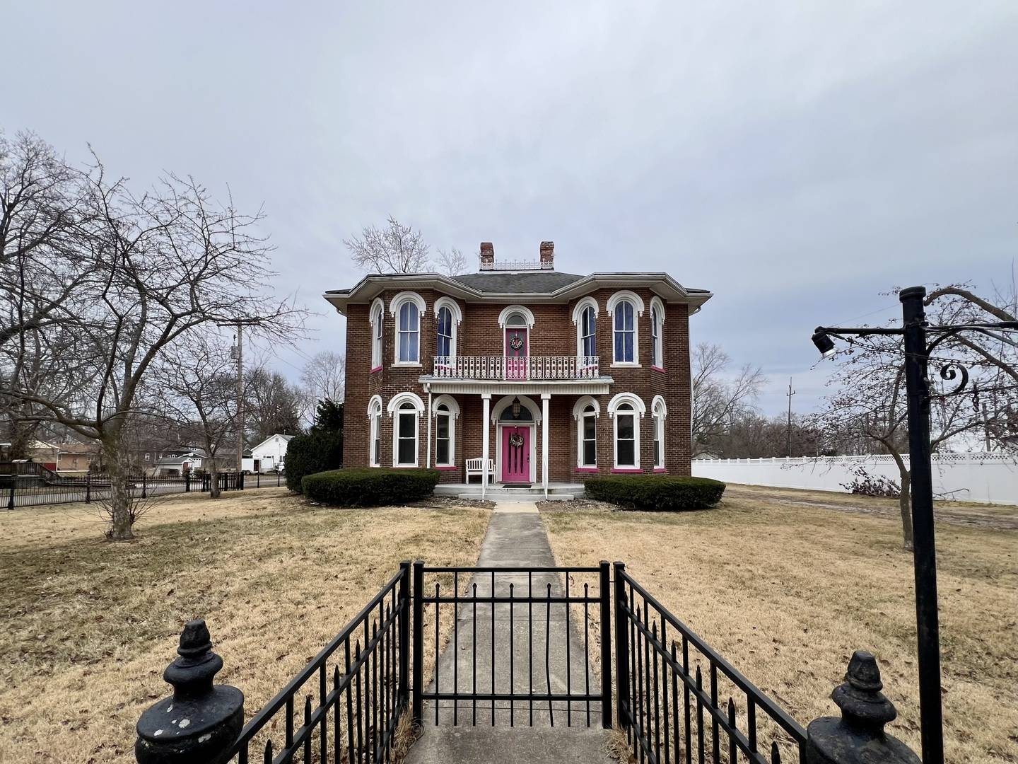 Kansas, IL 61933,137 E Buena Vista ST