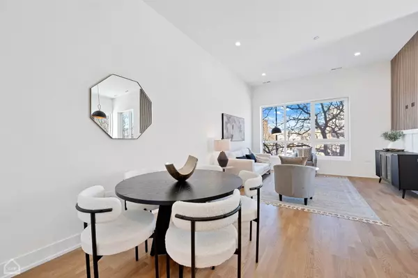 Chicago, IL 60612,2127 W Madison ST #407