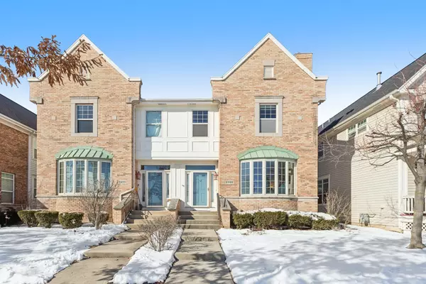 2462 W Lake AVE, Glenview, IL 60026