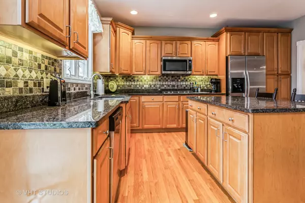 Hampshire, IL 60140,1211 Old Oak CT
